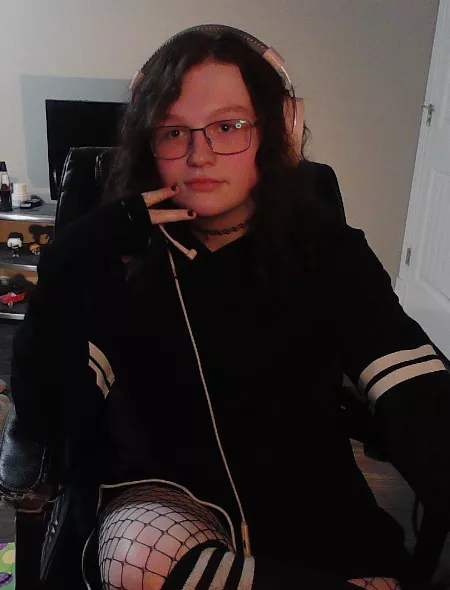 Thought I looked kinda pretty :3c posted by MimiQutie