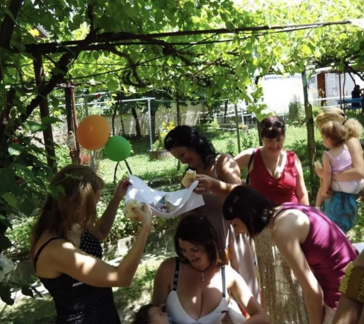 Trying to don’t stare in this situation must be really hard  posted by PriorCheesecake6801