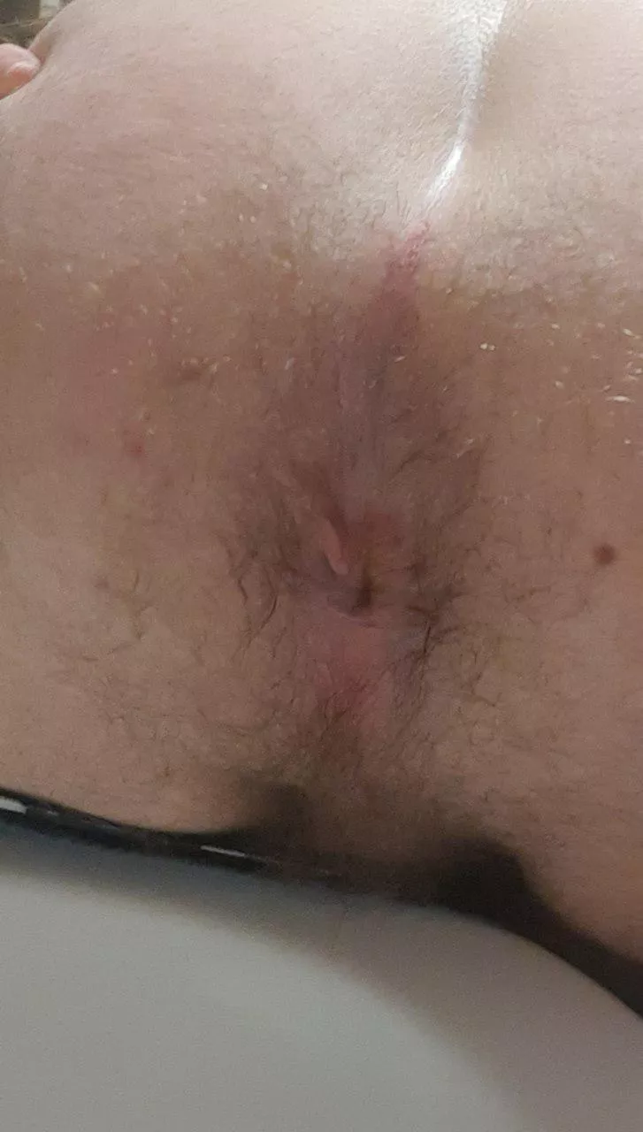 Would you eat my tight hole posted by AlwaysHornyBttm