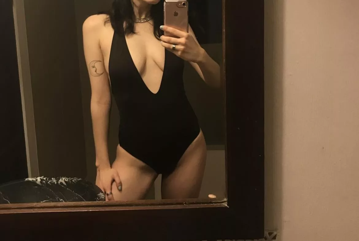 you see me in this at the hotel pool, what are you thinking? 👀 posted by xstarrxlovex