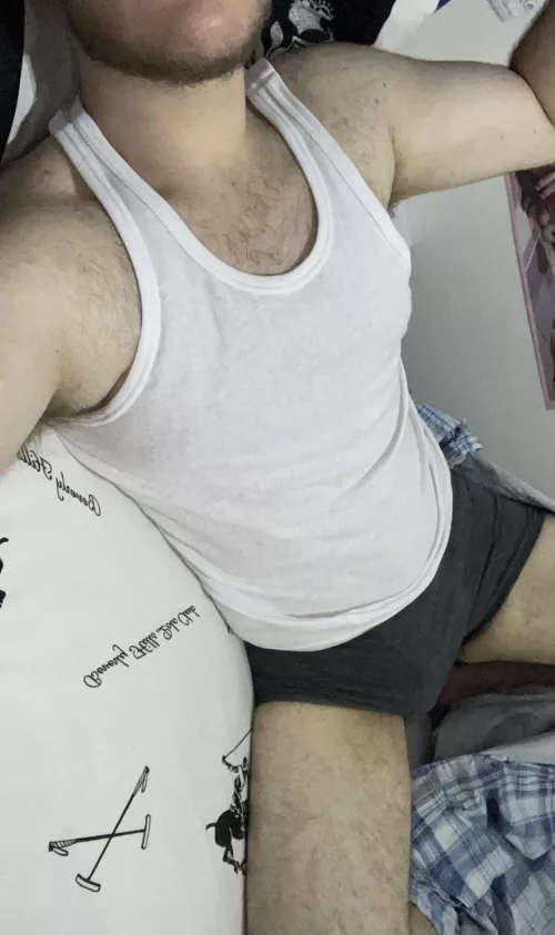 18yo beefy hairy bear cub looking to chat with bear dads, bear/cub bros, chasers, etc. i wanna get rated and reviewed so let me know what you think of me, dms open by True-Idea9048