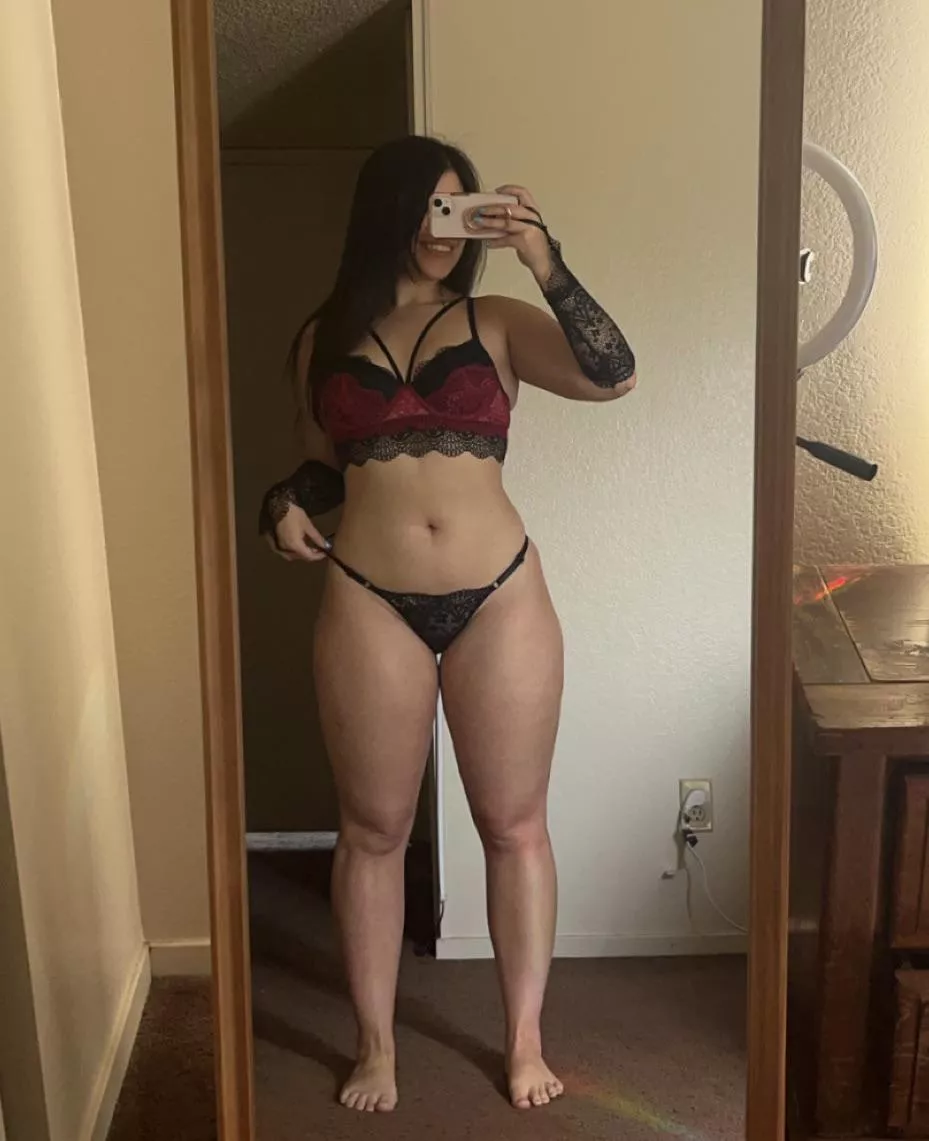A curvy 5’2 Latina with thick legs  posted by Ingridgoeswest69