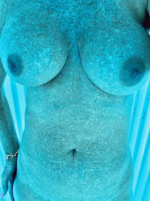 A selfie before I take care of myself in the tanning salon by NawtyHellcat