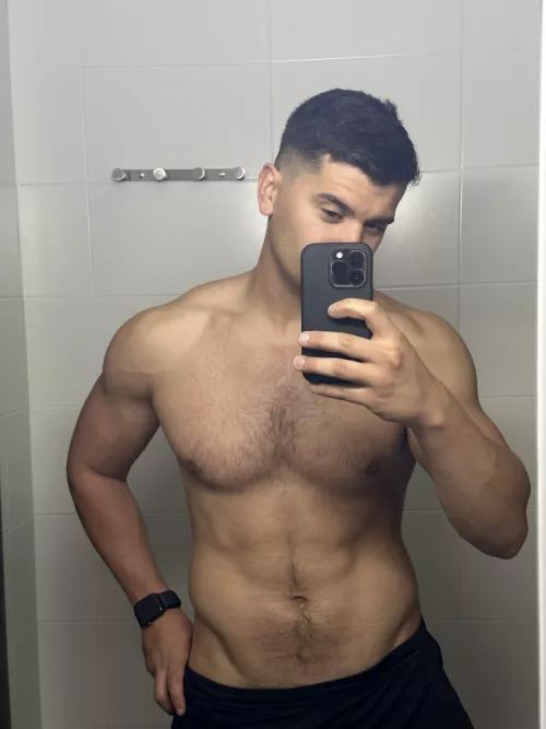 Am I skinny? by realisiwak