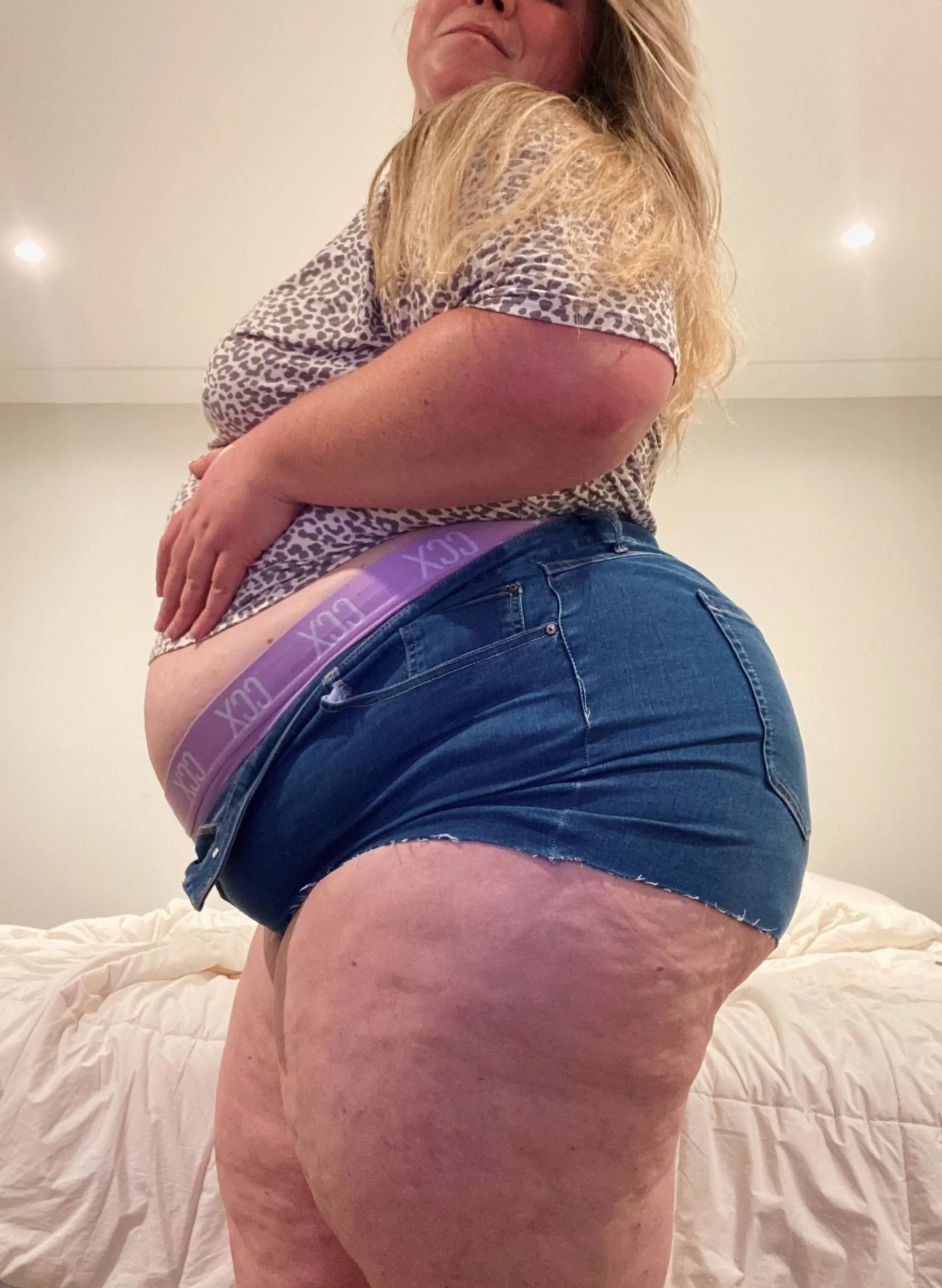 Belly now matches the booty 🐷 posted by bbwamazon