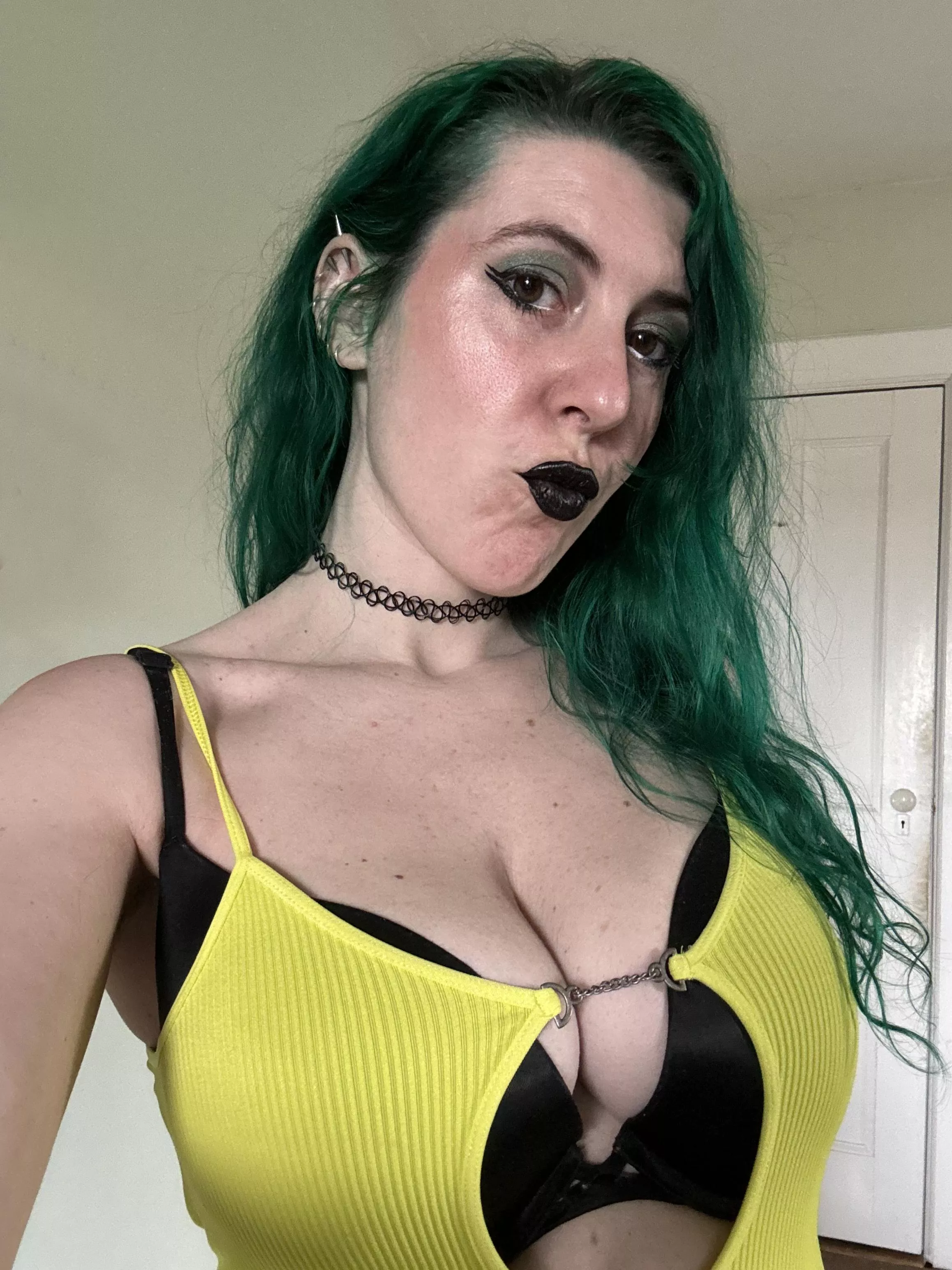 Black pout posted by sirenskiss3