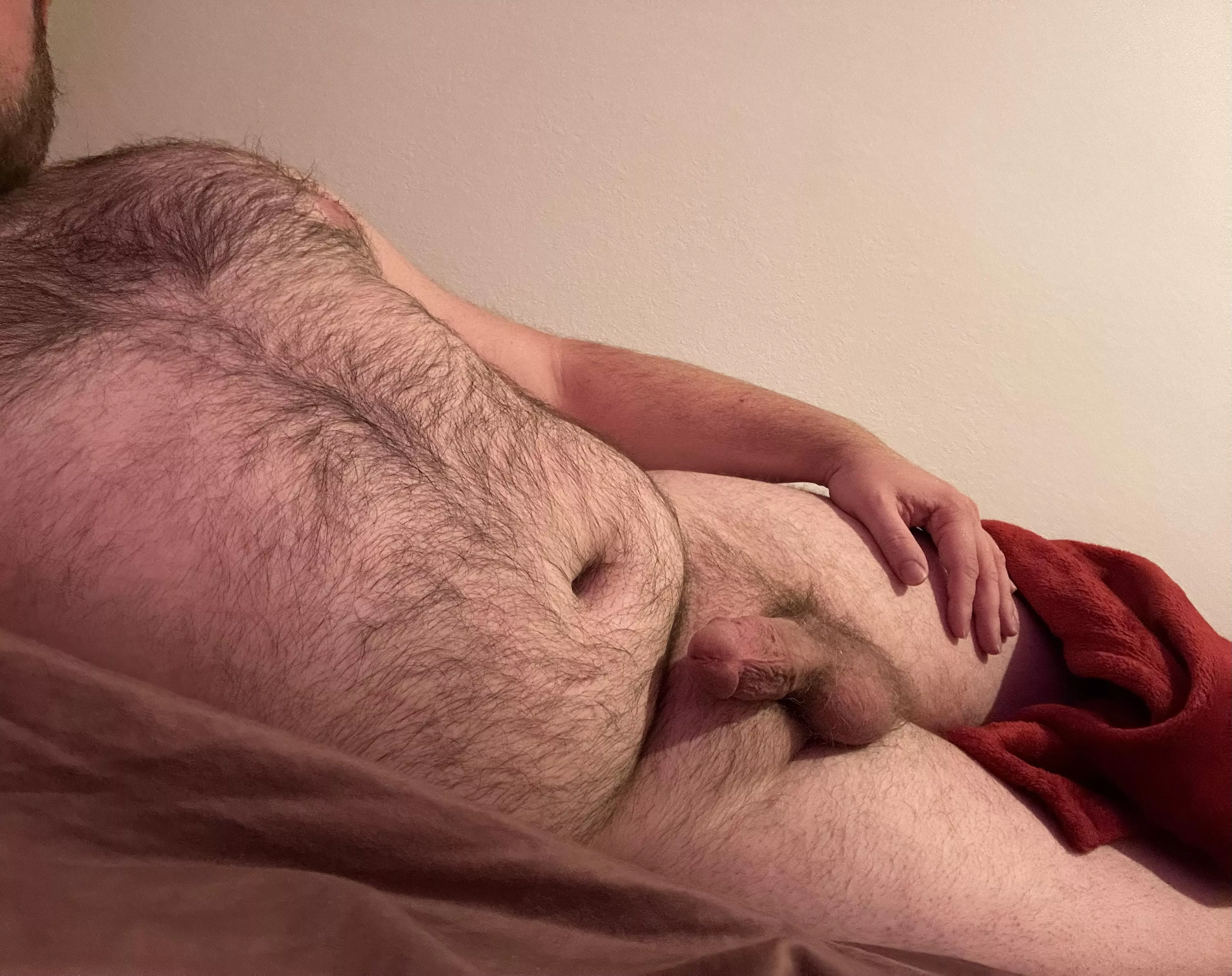 Come cuddle☺️ Dms open! posted by biandchubby