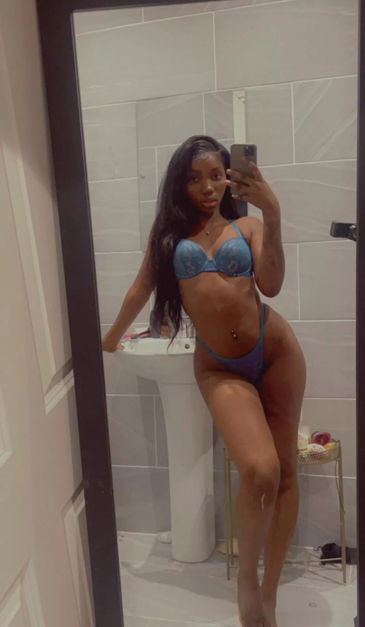 Do I look good in blue?🍫😉 posted by Chockyyp