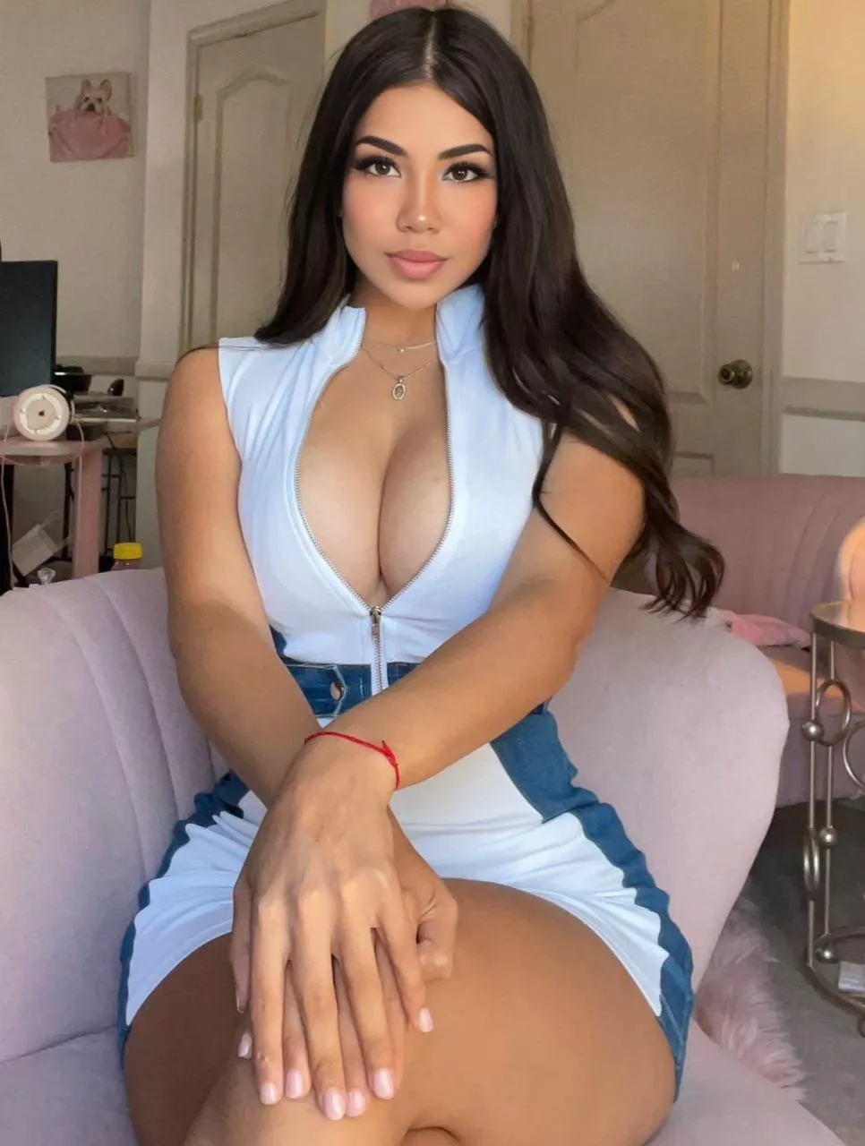 Do I look like a real estate agent in this lol posted by sofiachilli