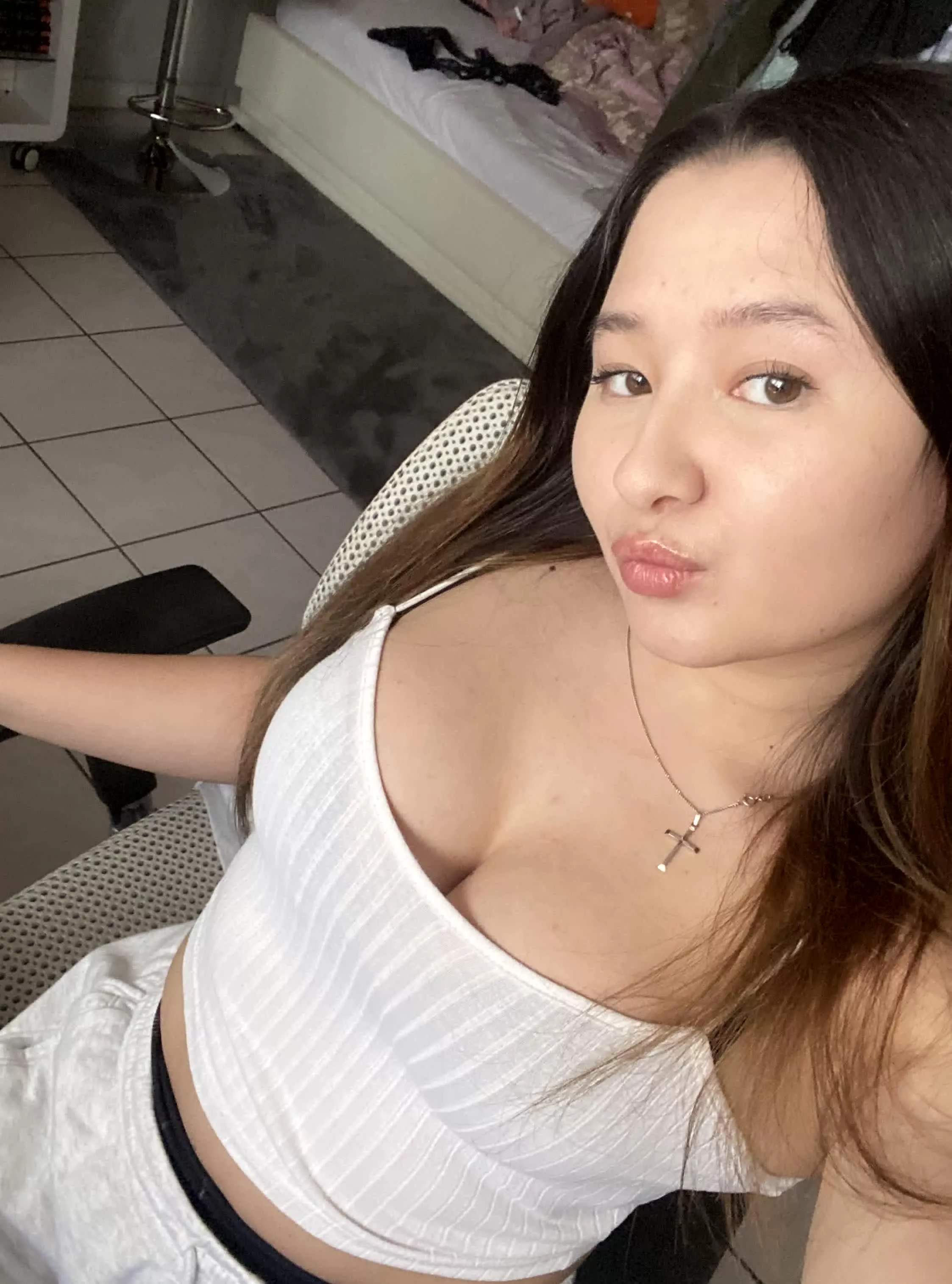 Eighteen year old and happy posted by WhisperingxWillowx