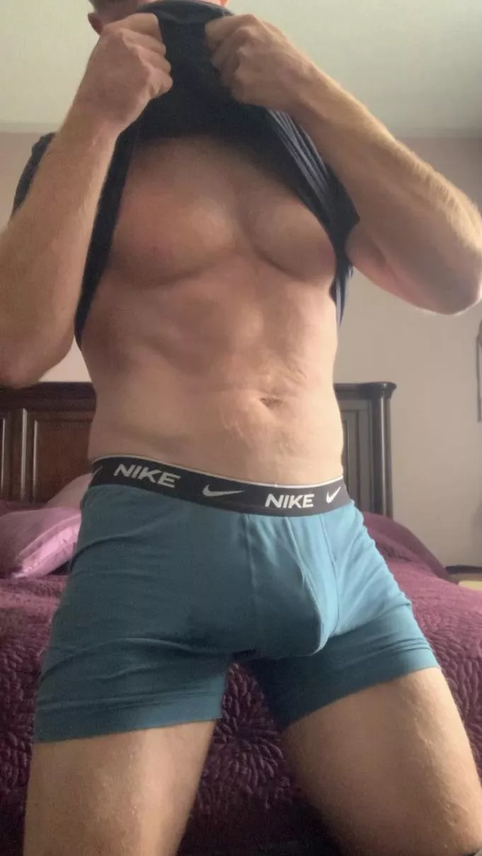 getting dressed for the day [48] posted by urboynextdoor