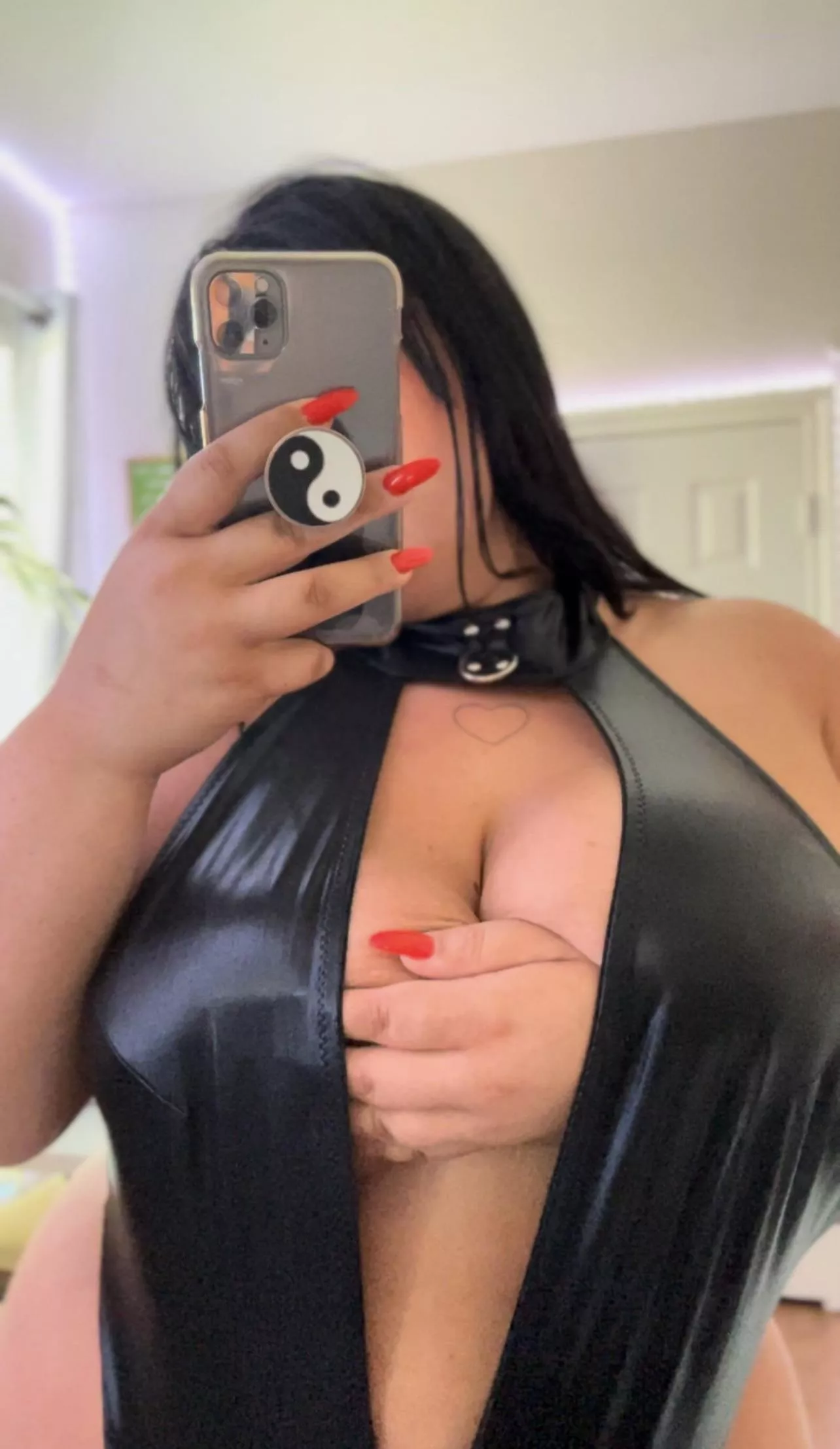 happy tuesday thick lovers.  posted by Brilliant_Etiquette