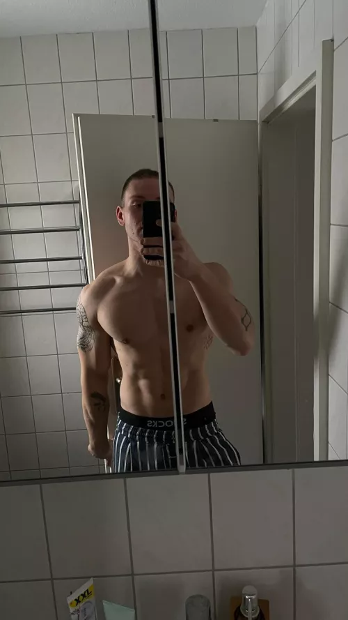 Hello there 👀 by StorchJr