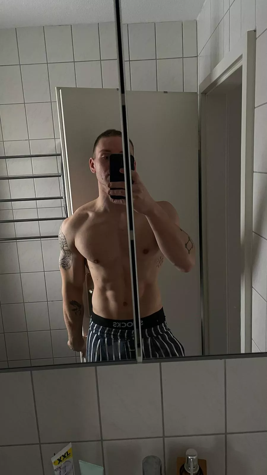 Hello there 👀 posted by StorchJr