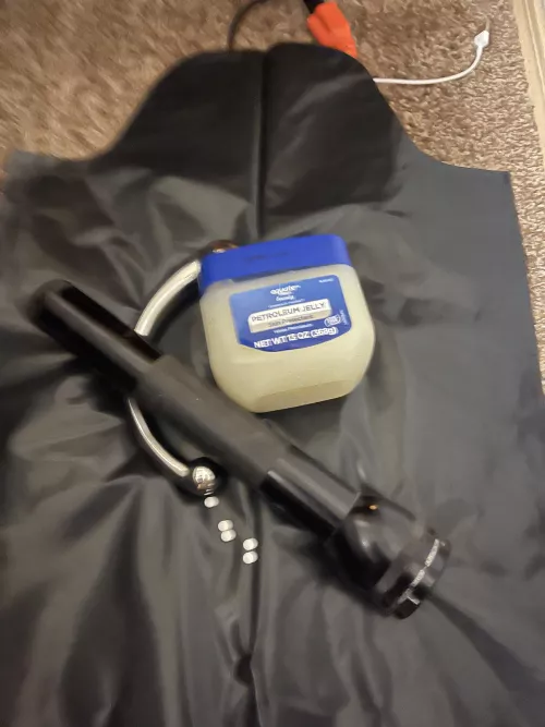 Hey folks. I’m going to cum on this with my njoy wand. If it doesn’t get me off, the maglight will. I took 5 viagra so I’m going to feel everything. by adhdphd3