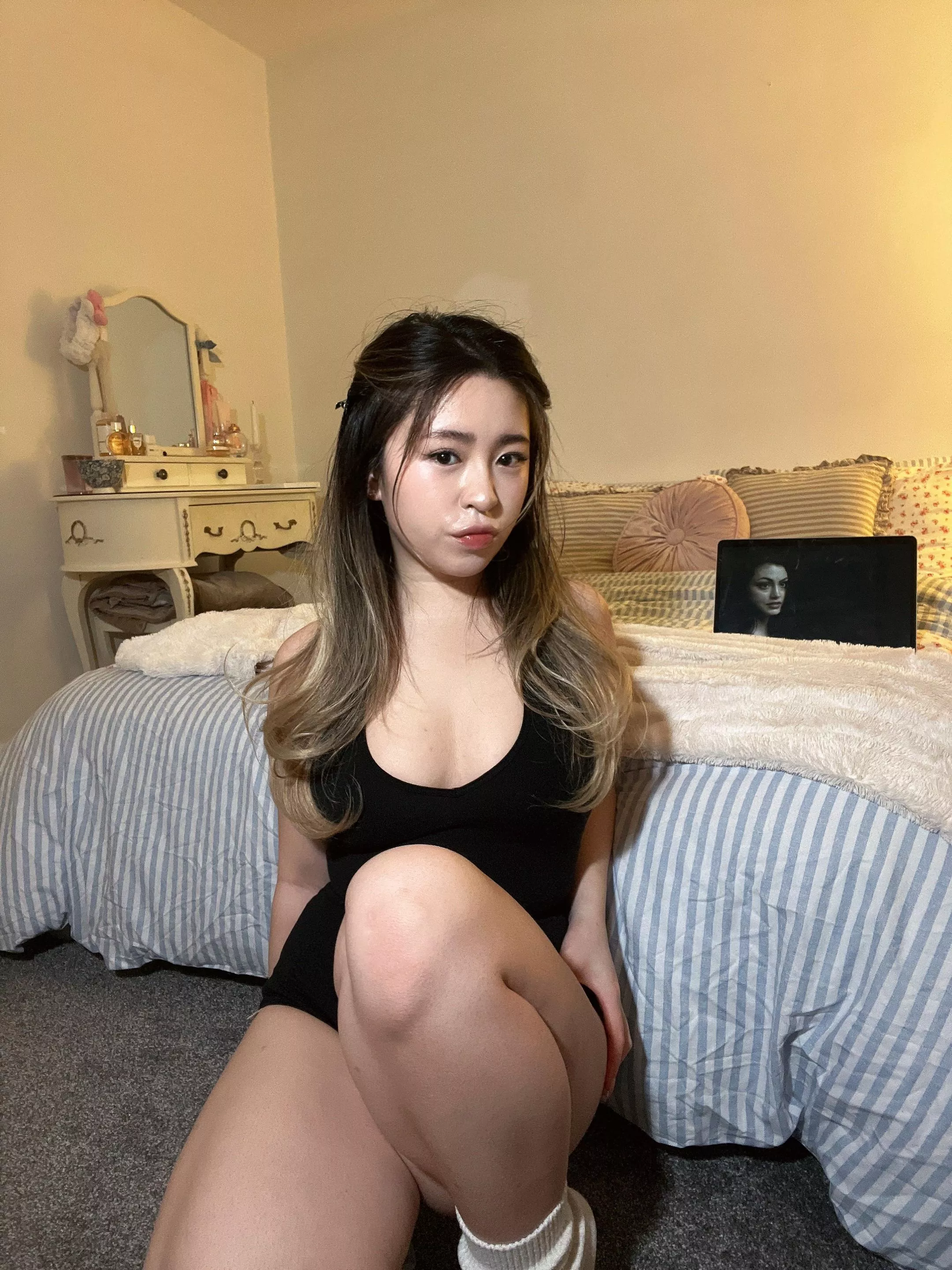 hi! i’m new here🤍 posted by sw33t3std011