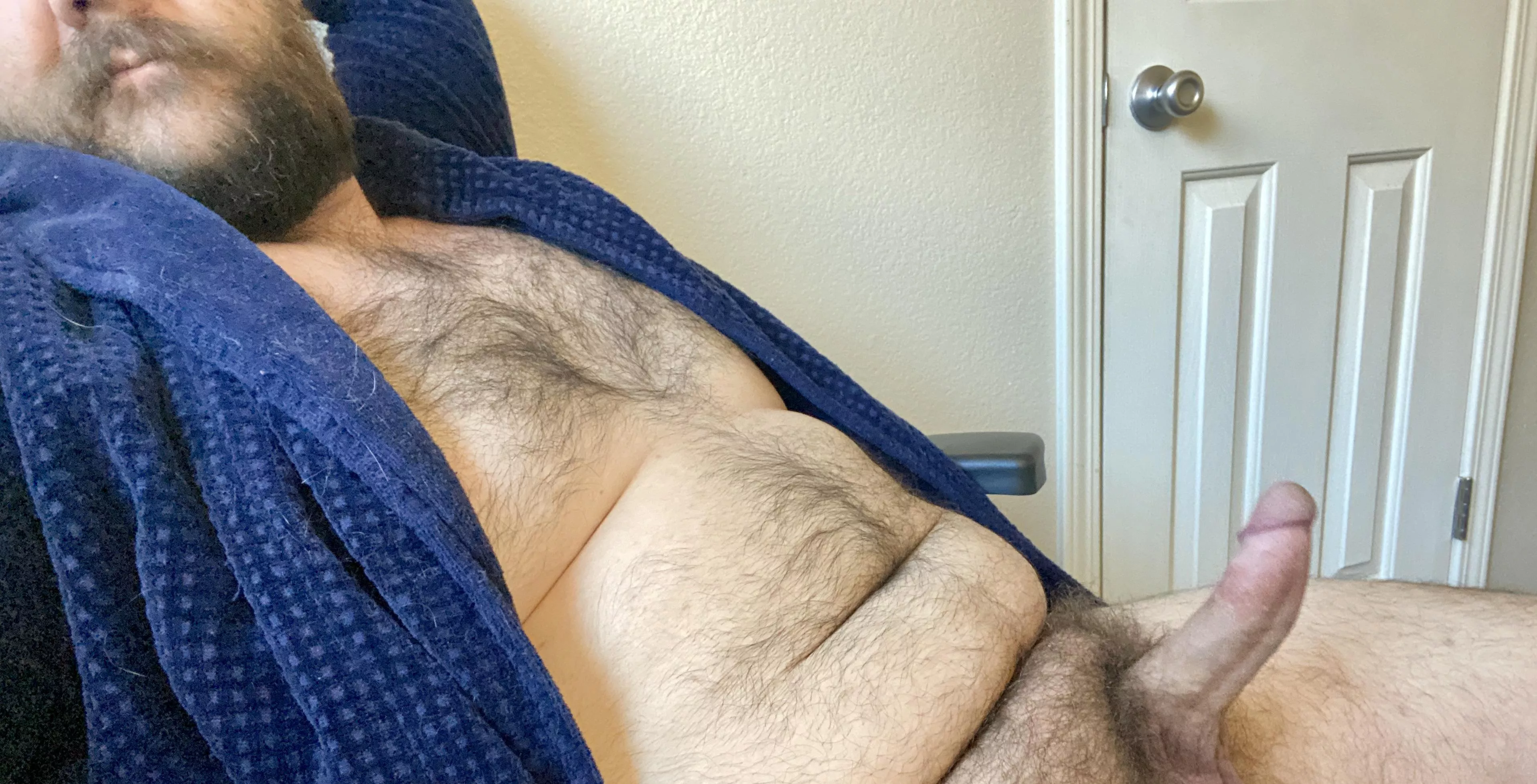 How’d you like to cum feel my curve? posted by ChubbyBWC669