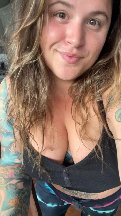 I hope a BBW stoner covered in tattoos can cure those Monday blues! by handful_heather420