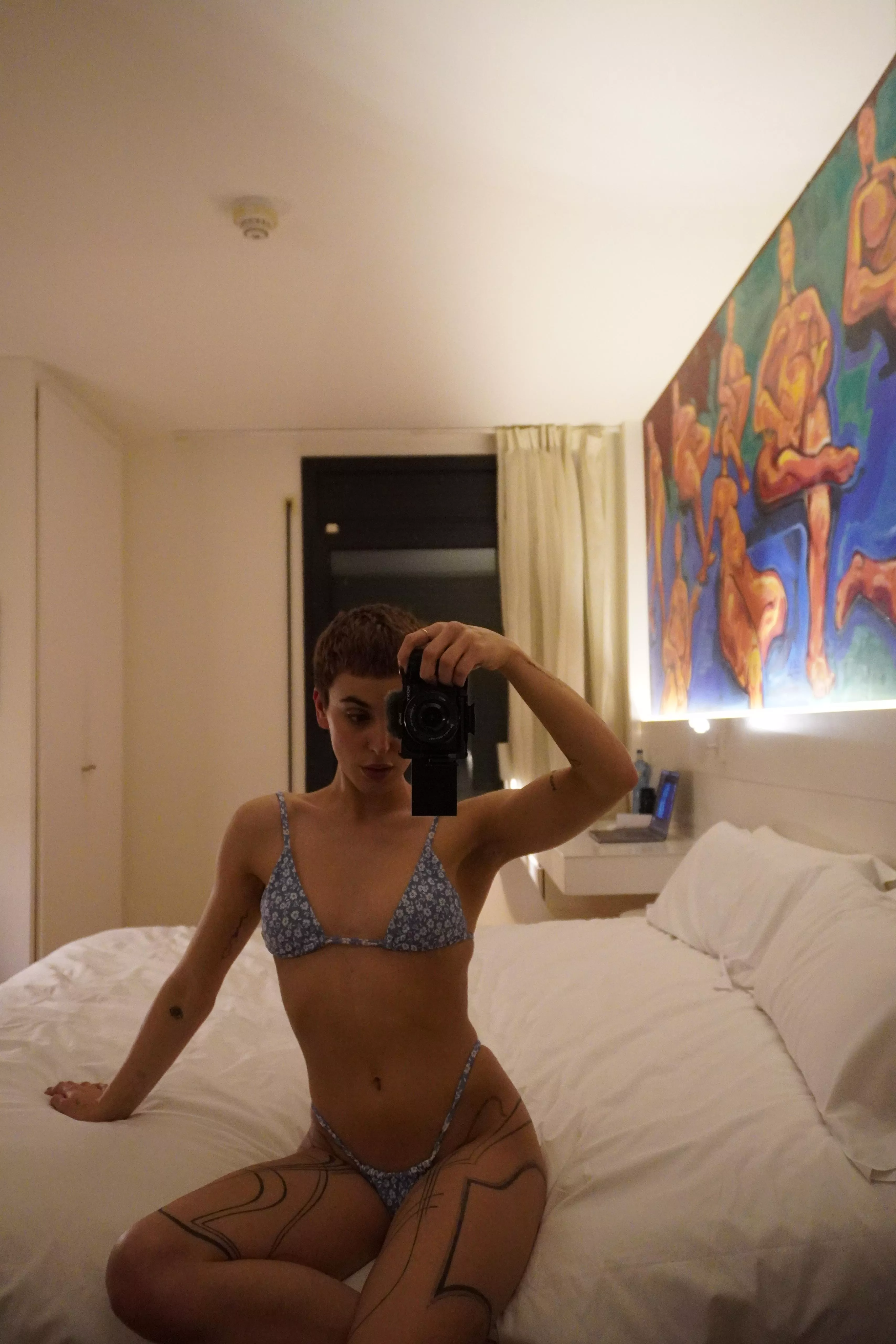 I love my short hair and my naughty body posted by HelenaWildx