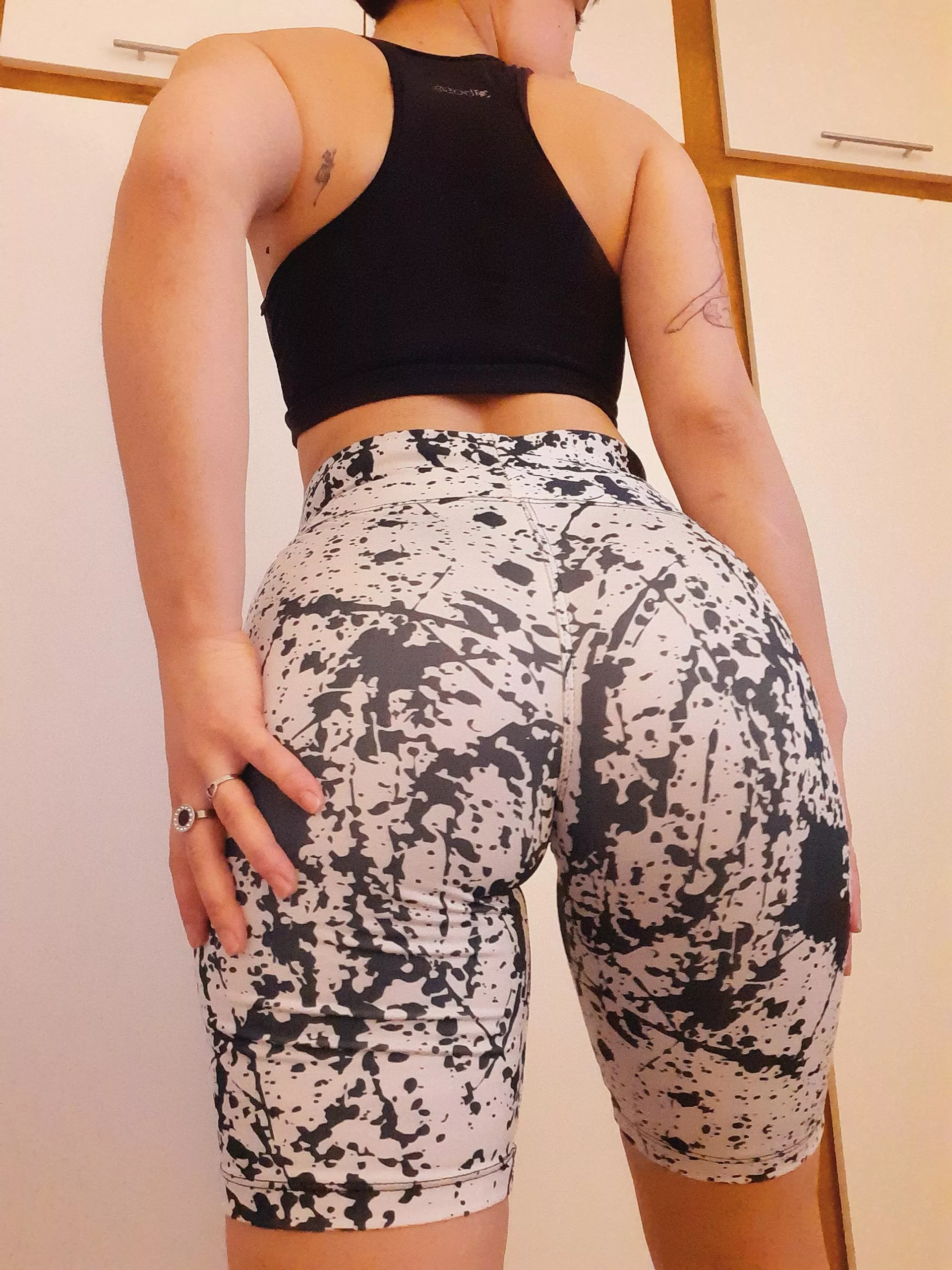 I think it's the perfect outfit to do glutes. posted by cutebaaby