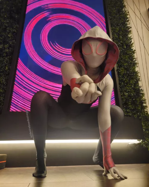 I’m so happy to have my Spider-Gwen cosplay put together by desirebeedesirego