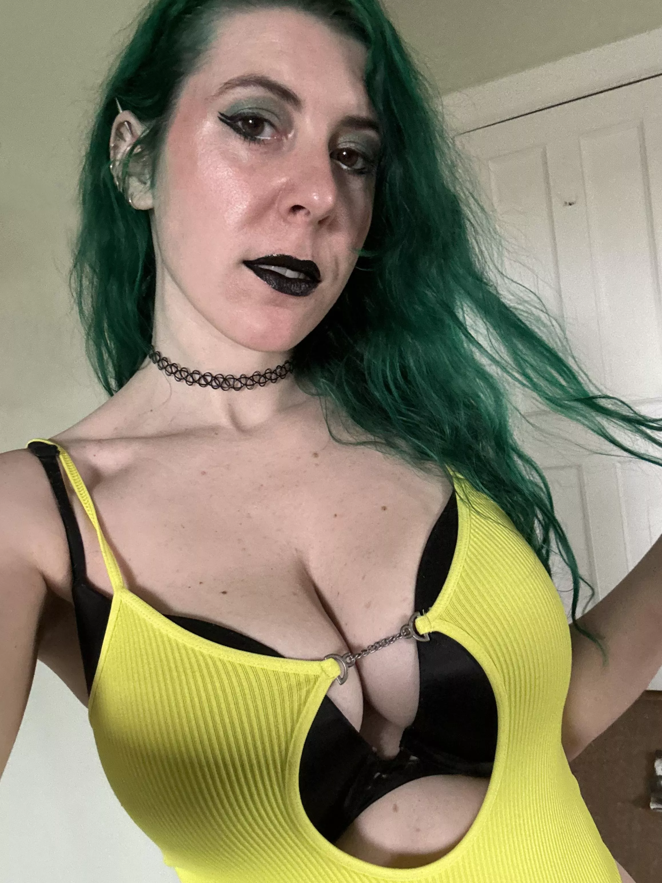 Lime green cleavage posted by sirenskiss3