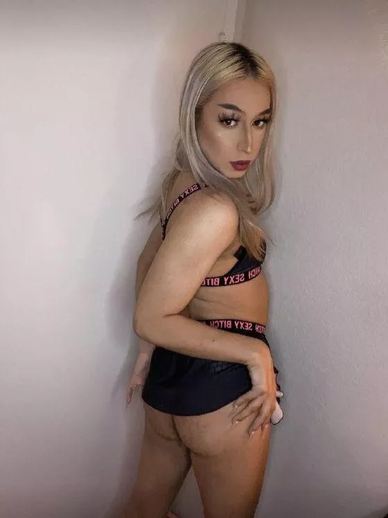 Living life in full bloom, just like my booty 🍑🔥 posted by skittlesLord888