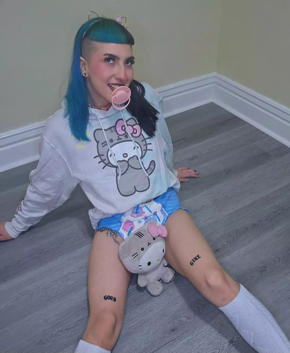 Look Daddy! I'm matching my stuffie! posted by deathcorediva