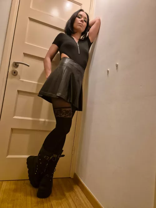 Look up pup. by EliteGoddessM