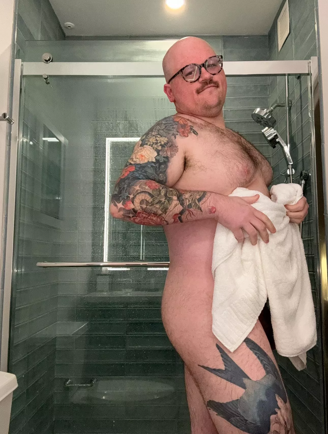 Love a hotel posted by beefyboysforever