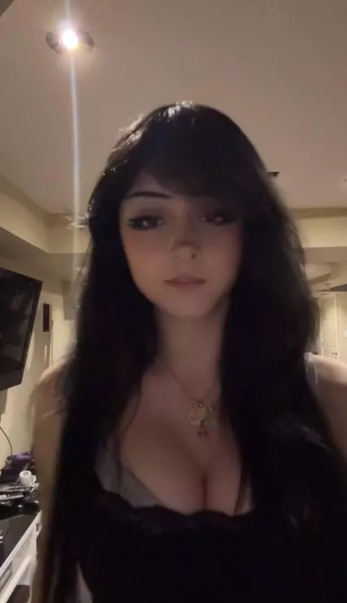 My roommate kicked me out. Can I sleepover tonight? by Discussion_Incredib