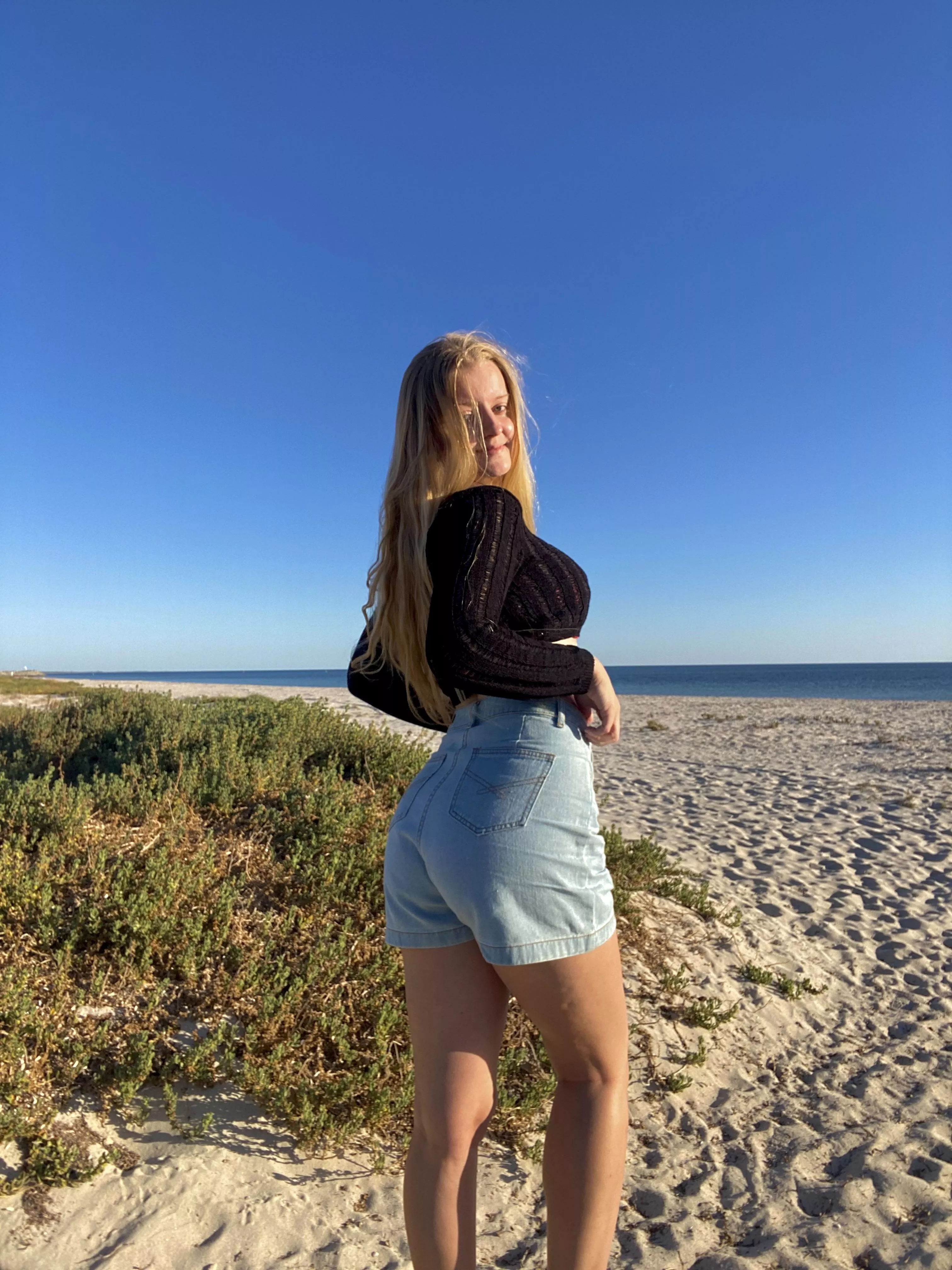 New photos of my golden hair in the sun like rapunzel 💓 posted by lucysteele1