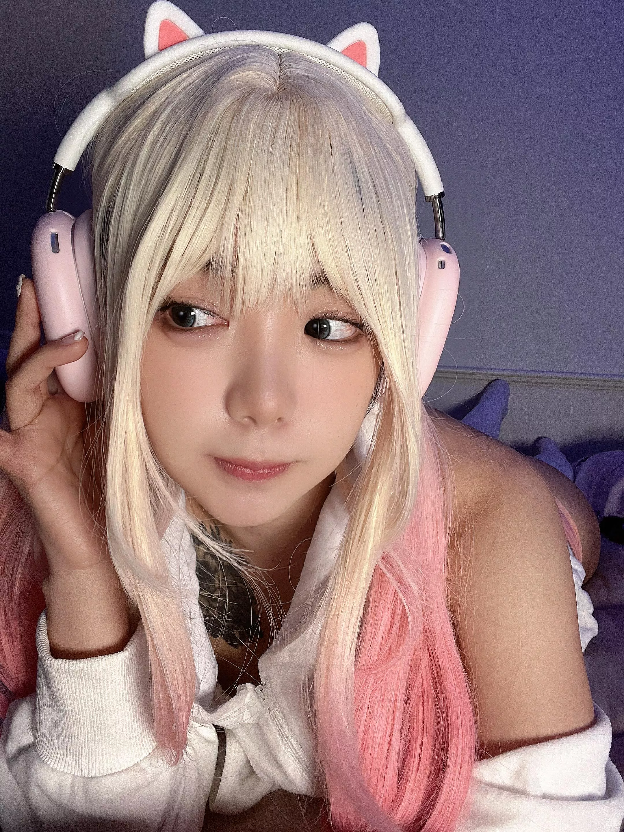 prrrr, this kitty loves to lick and loves to be licked posted by Minimum-Fisherman142