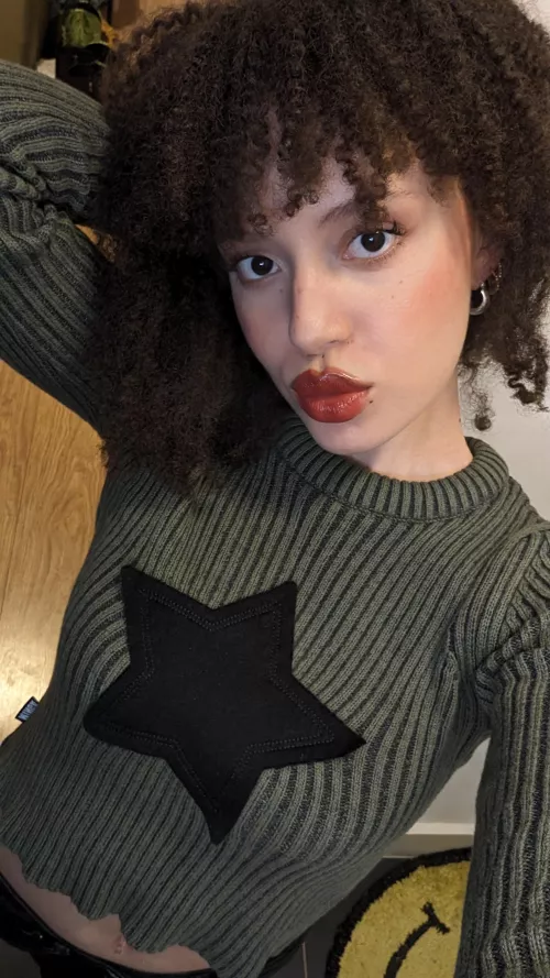 Red lip to get it everywhere 💋 by xx-alien