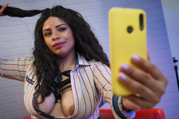 Sending pictures of yourself is part of modern flirting by plagueyraft42