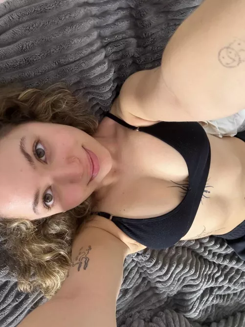 small crop top, small girl :P by moodybdale