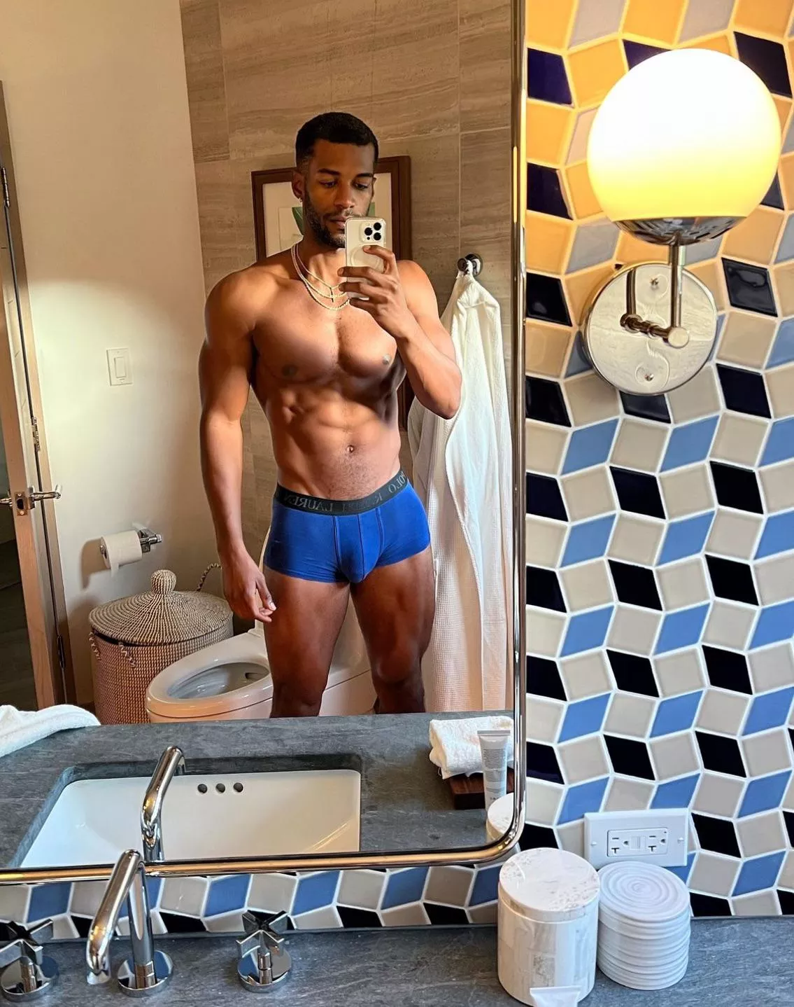 Think I fit the bill 😈 (peek my profile, maybe DM me) posted by Peachylatina49