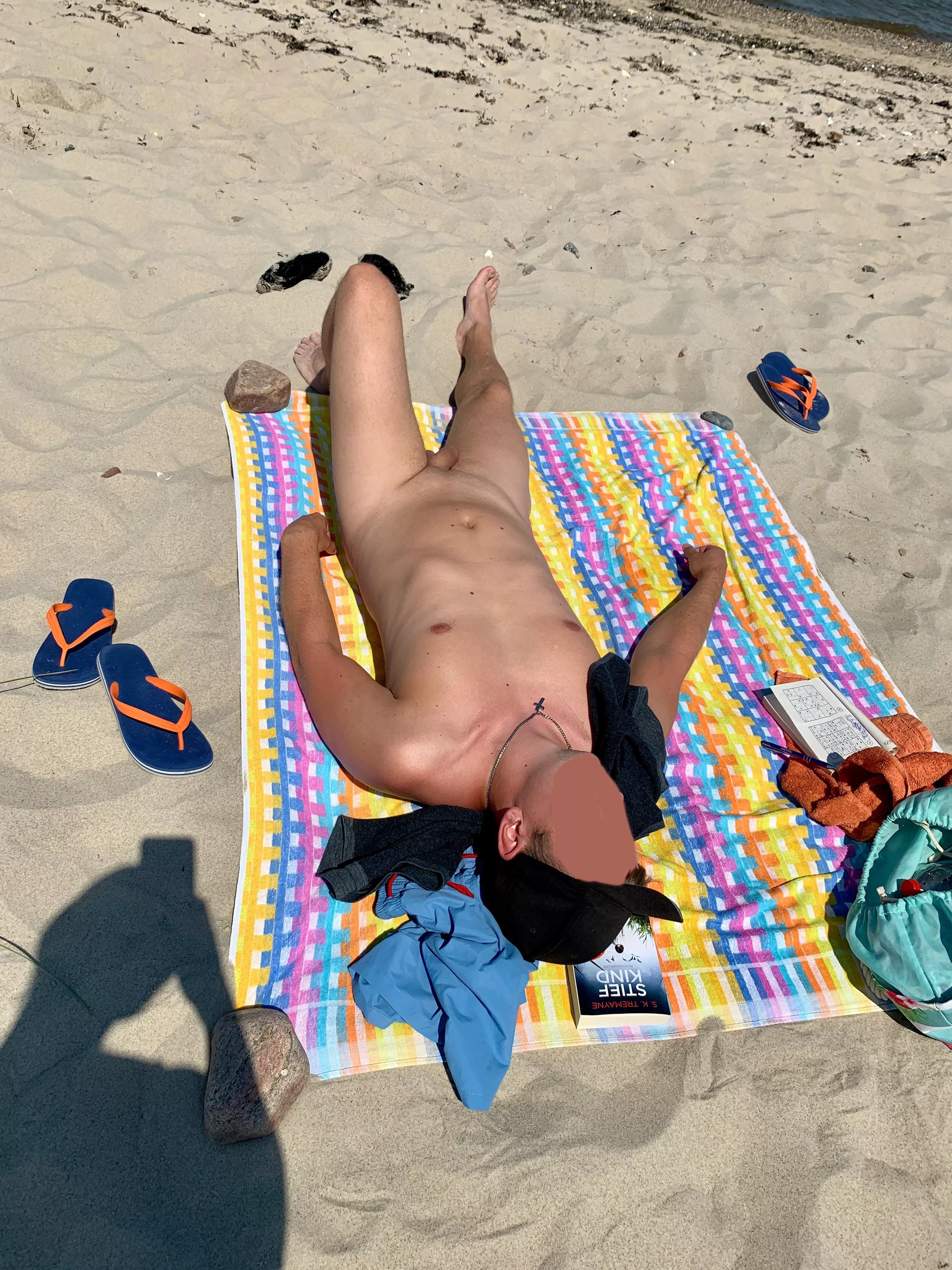 What could be better than relaxing like that / Was gibt es besseres als so zu entspannen. posted by Nudistandmore