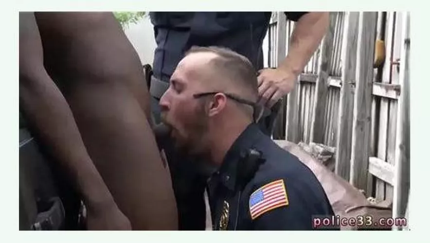 Which is hotter🥵? A uniformed Cop gibing a blowjob or receiving a blowjob? by Aggressive_Meet_2258