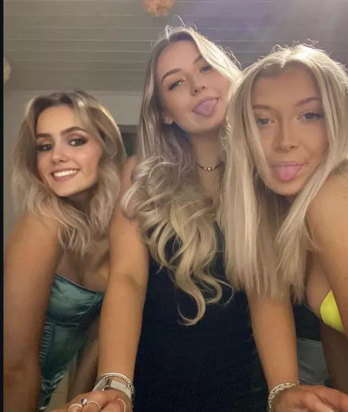 Which Welsh girl 🏴󠁧󠁢󠁷󠁬󠁳󠁿 [3] left to right by Icy-Acanthaceae-8359