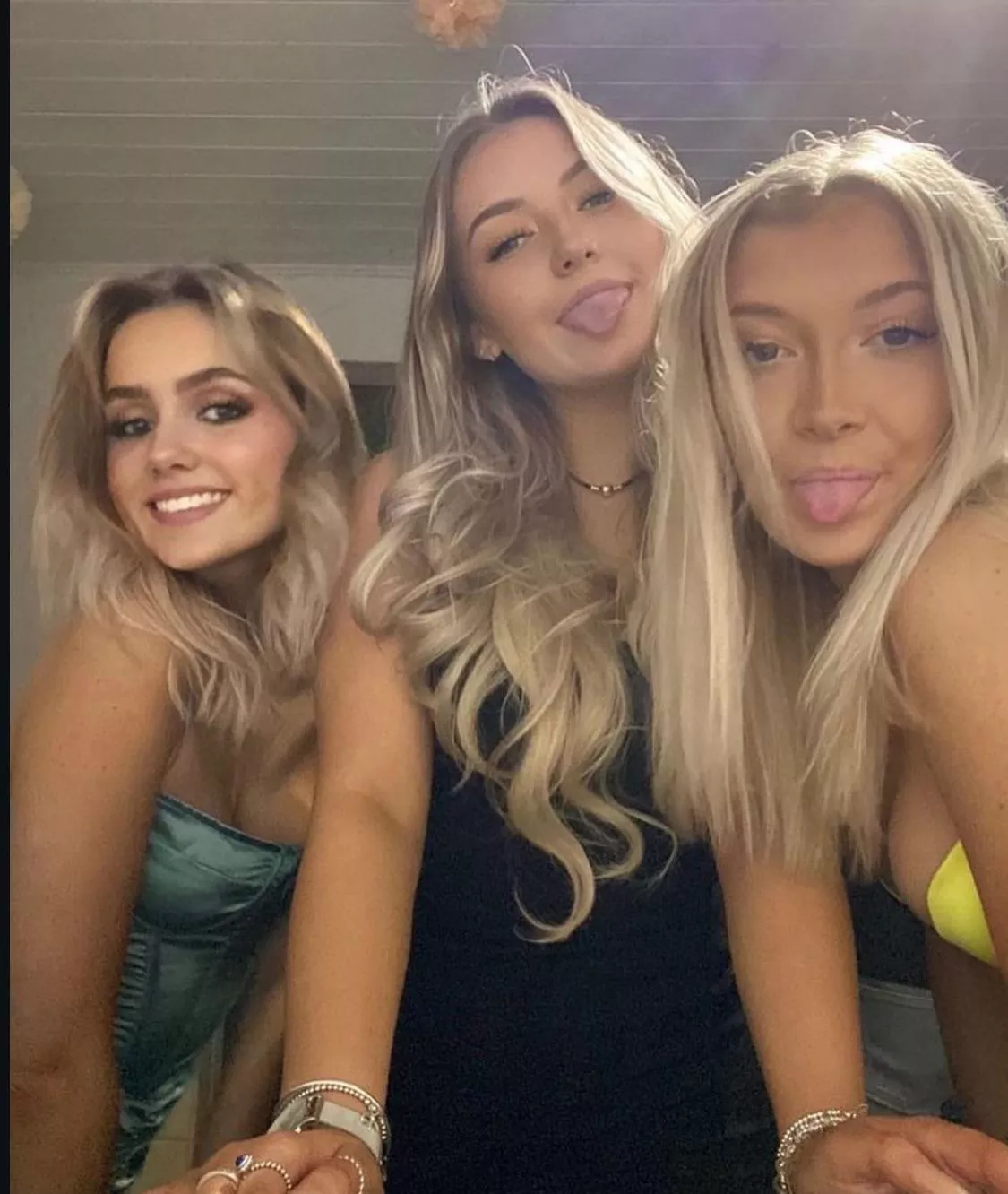 Which Welsh girl 🏴󠁧󠁢󠁷󠁬󠁳󠁿 [3] left to right posted by Icy-Acanthaceae-8359