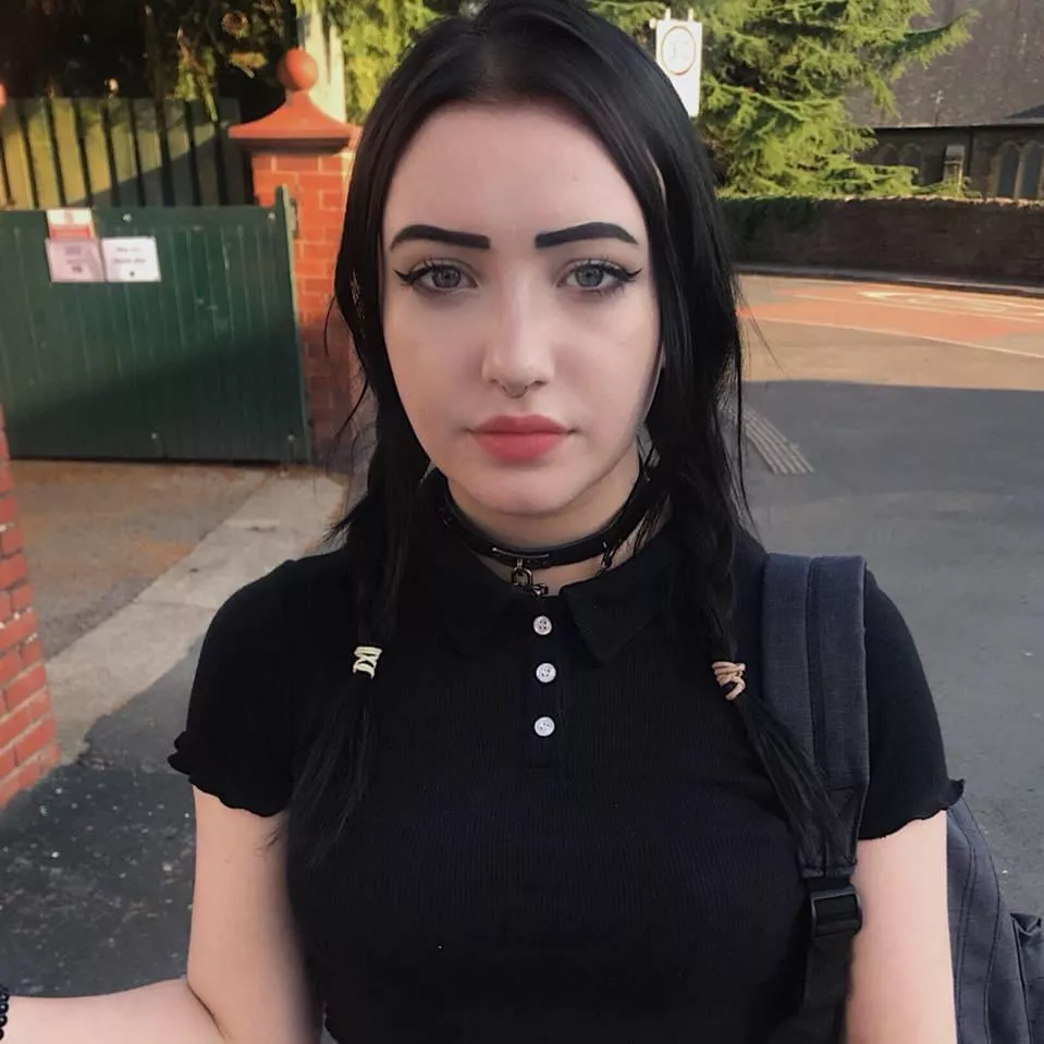 Why do I know her posted by Tommy_696