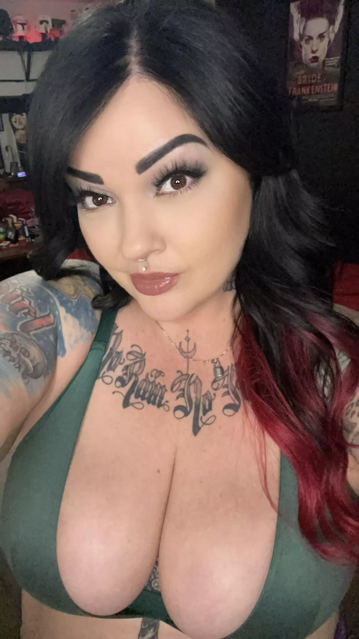 Would I catch you staring? posted by Creative_Field_1930