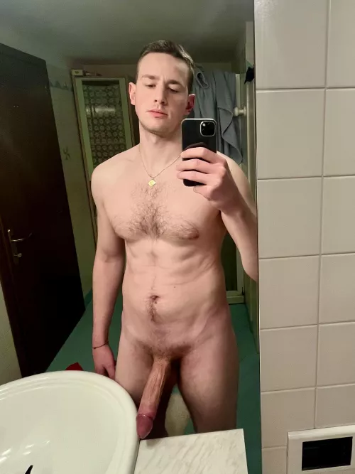 Would u date me? 😜 by bigspeedo08