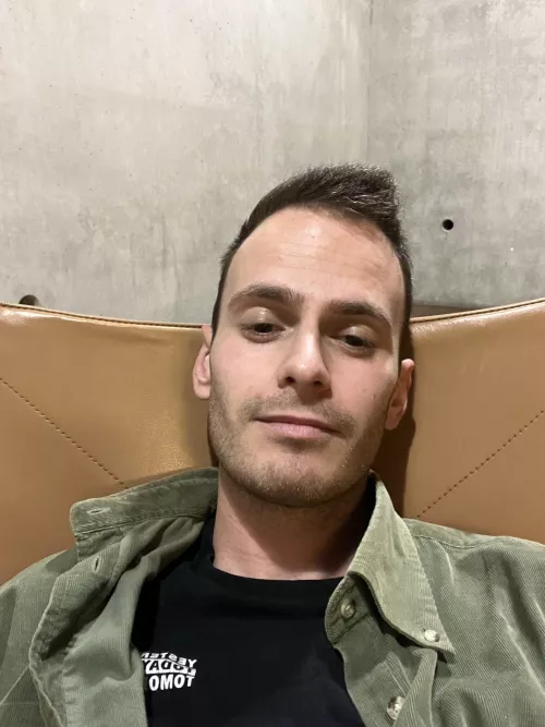 [25] Still ill in my bed (and sleepy in the pic lol) Messages to pass the time are welcome friends 💙 by fraxxx_98