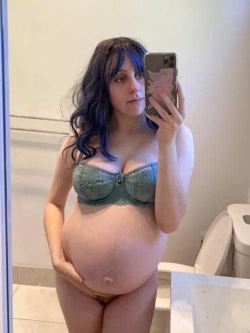 36 weeks and ready to be railed by xLucyLavax