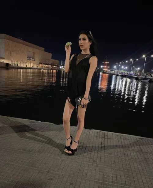 A slightly distracted photo🙈 by xoxocoq