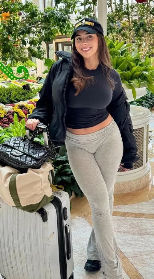 Airport lady  by m9a9r9i9u9s