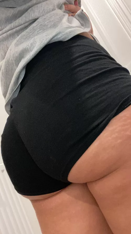 All things naughty 🤪 message me for any weird requests, fetish, fantasies👀 by Sweetfeet97x