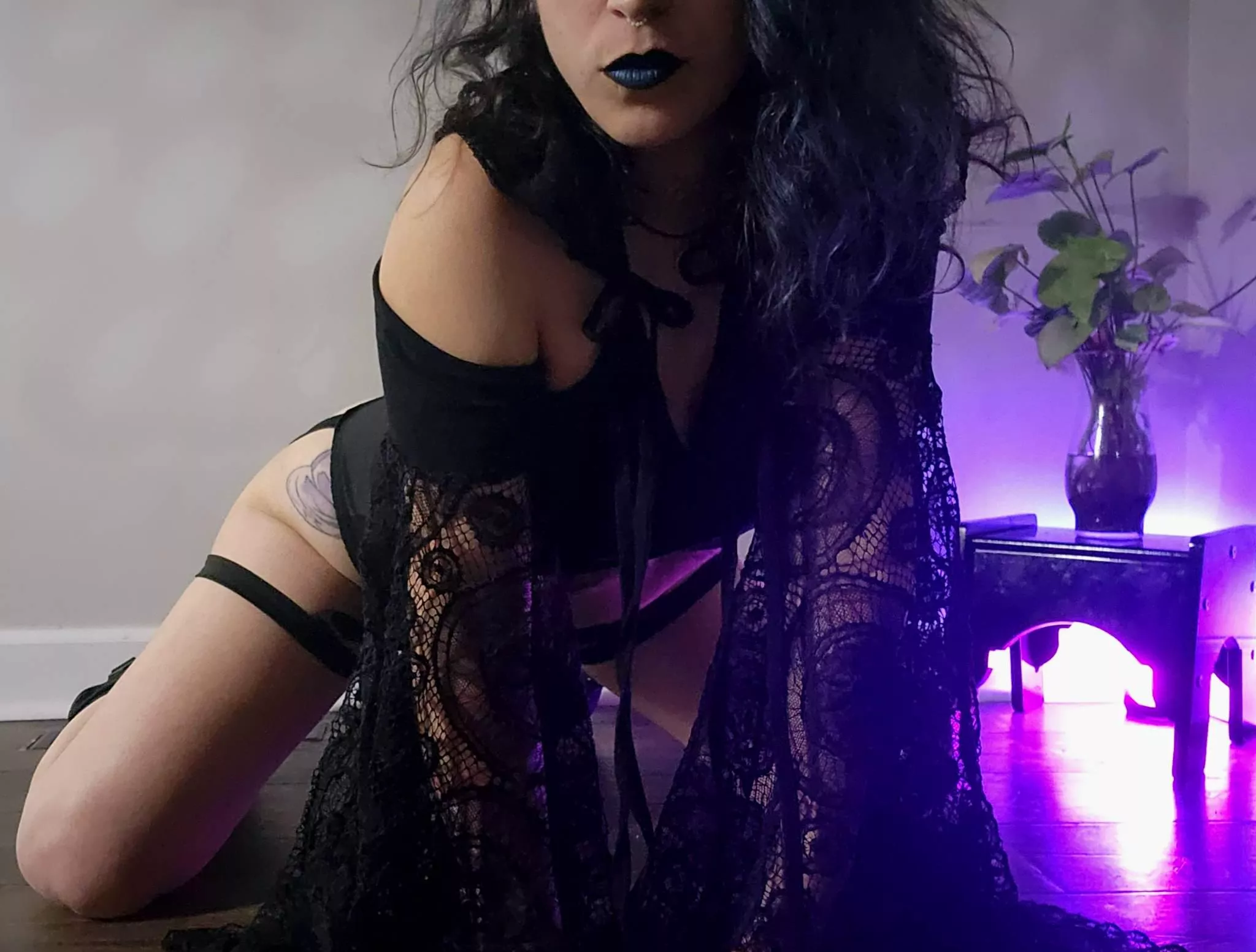 Boys with a longing to be edged till you are a drooling mess and then kept there forever. Come beg 😈.    18-30 only plz 💋 posted by OrdinaryPurchase2017